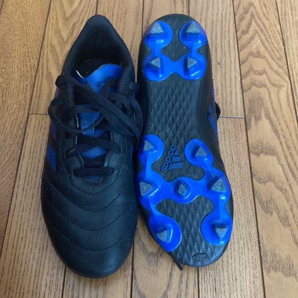 Size US 3 adidas soccer cleats, barely used - Picture 4 of 4